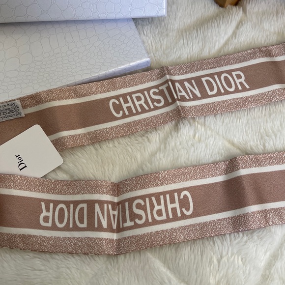 Headband - Picture 5 of 9